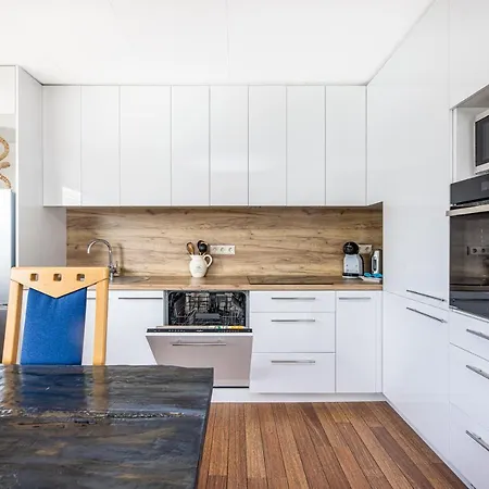Apartment Laurent - By Pailsek Pajury *